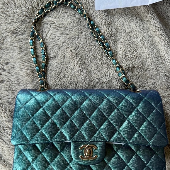 SOLD Classic Medium Flap 22P Iridescent Green Quilted Caviar light GHW! Unused! - Picture 14 of 15